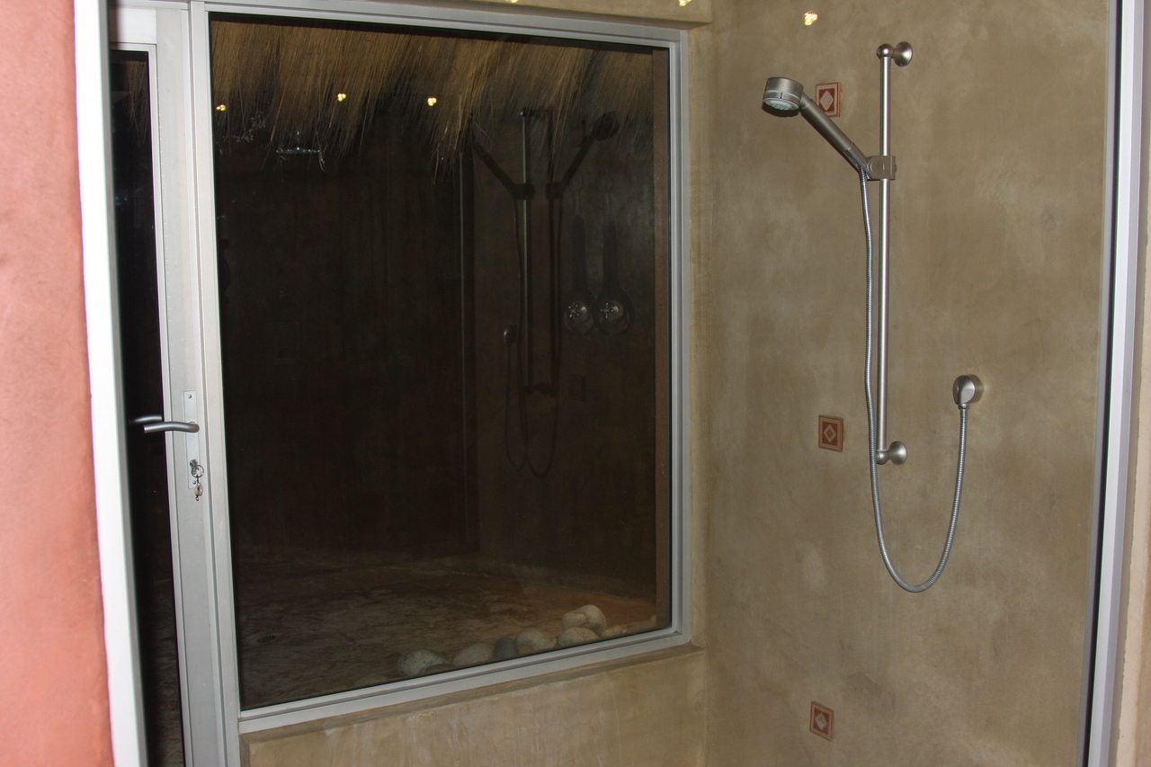 [278] 2016_06_21_14_28_33_Africa_Canon_EOS_40D_IMG__00010.jpg