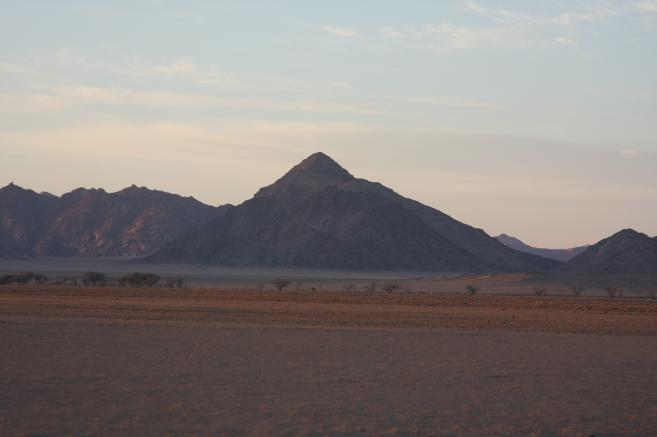 [14649] 2016_06_25_01_52_43_Africa_Canon_EOS_40D_IMG__00267.jpg