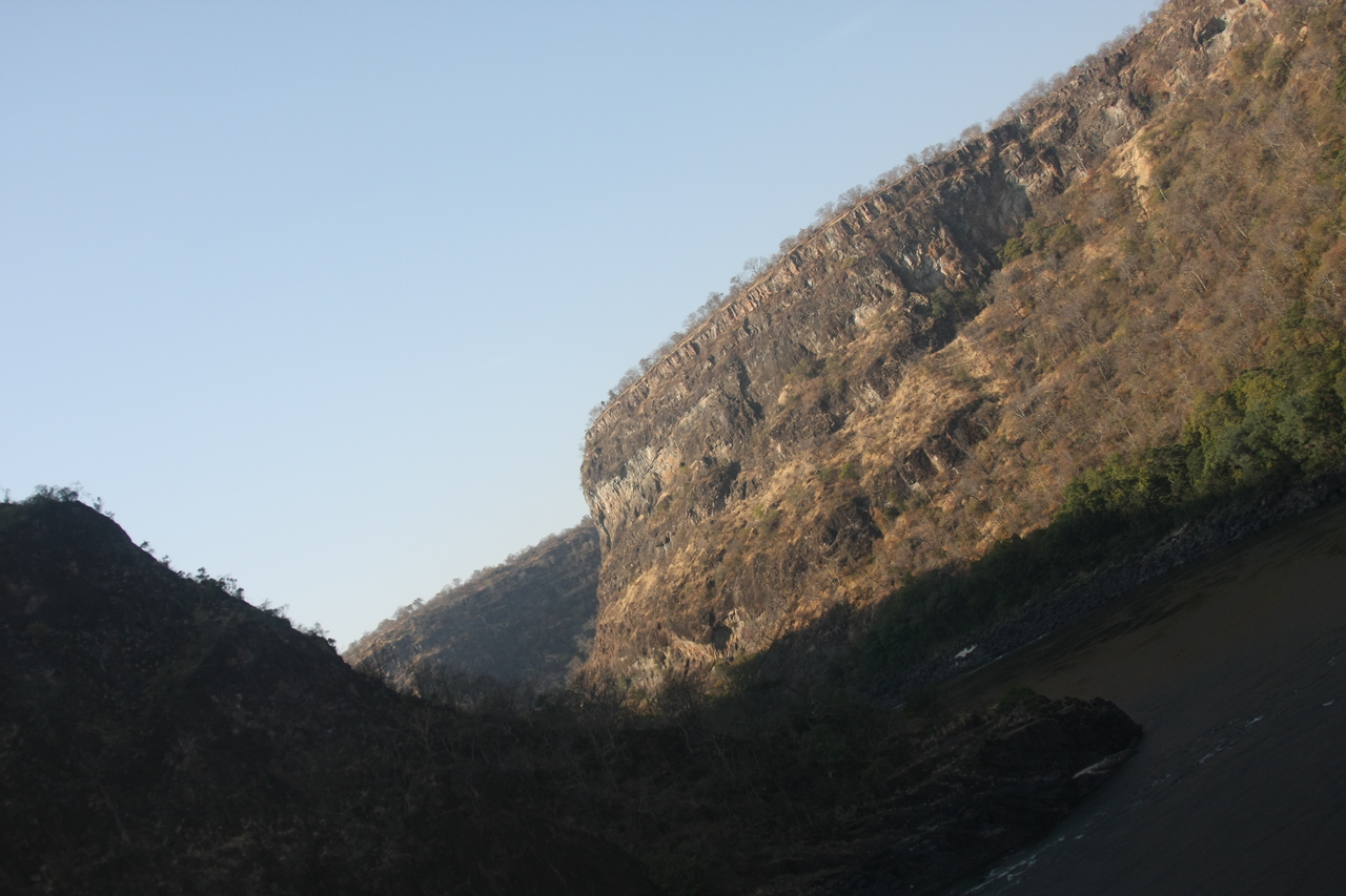 [29354] 2016_07_03_02_59_03_Africa_Canon_EOS_40D_IMG__04837.jpg