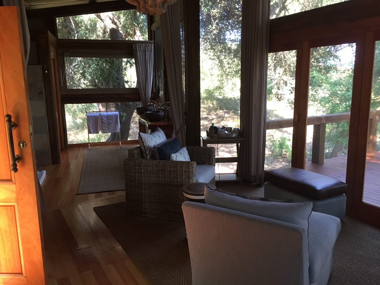 [27047] 2016_07_01_13_57_39_Africa_iPhone_6_IMG_8648_01165.jpg