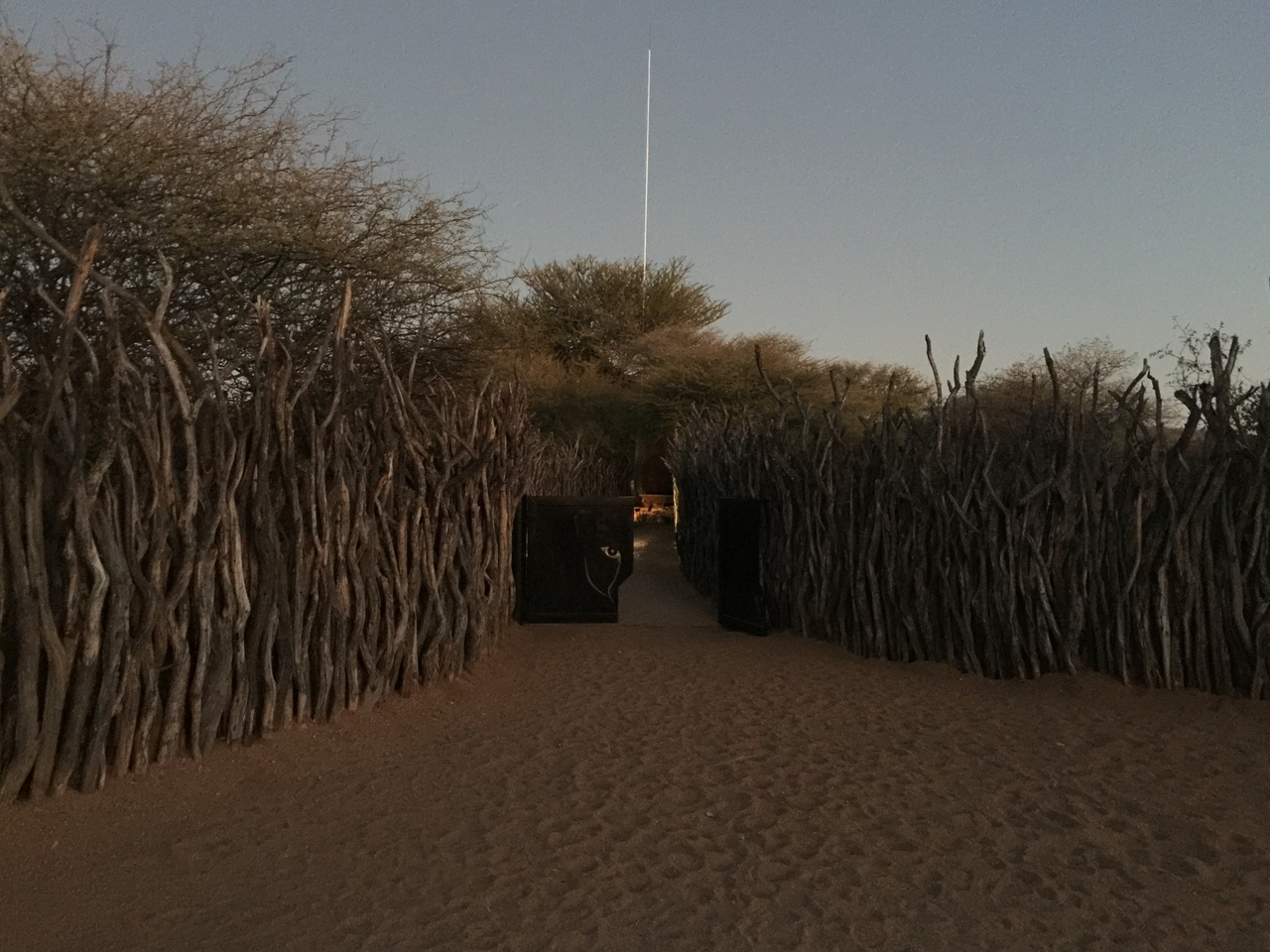 [9565] 2016_06_23_17_45_41_Africa_iPhone_6_Plus_IMG_3551_00193.jpg