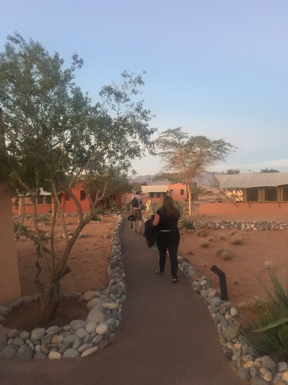 [14336] 2016_06_24_17_33_13_Africa_iPhone_6_Plus_IMG_3645_06846.jpg