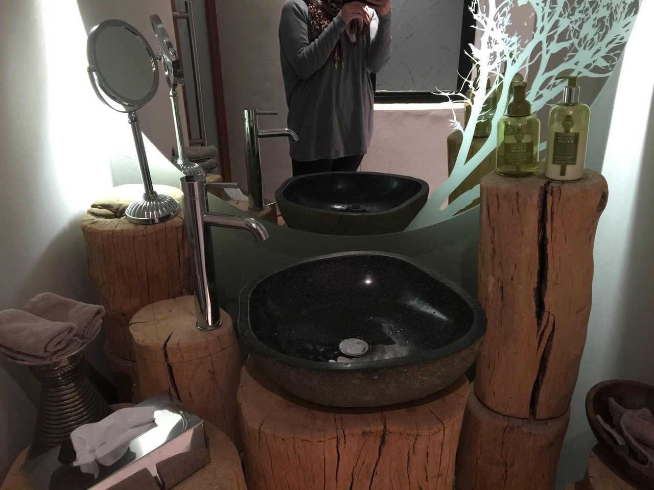 [16687] 2016_06_26_19_52_54_Africa_iPhone_6_Plus_IMG_3743_00346.jpg