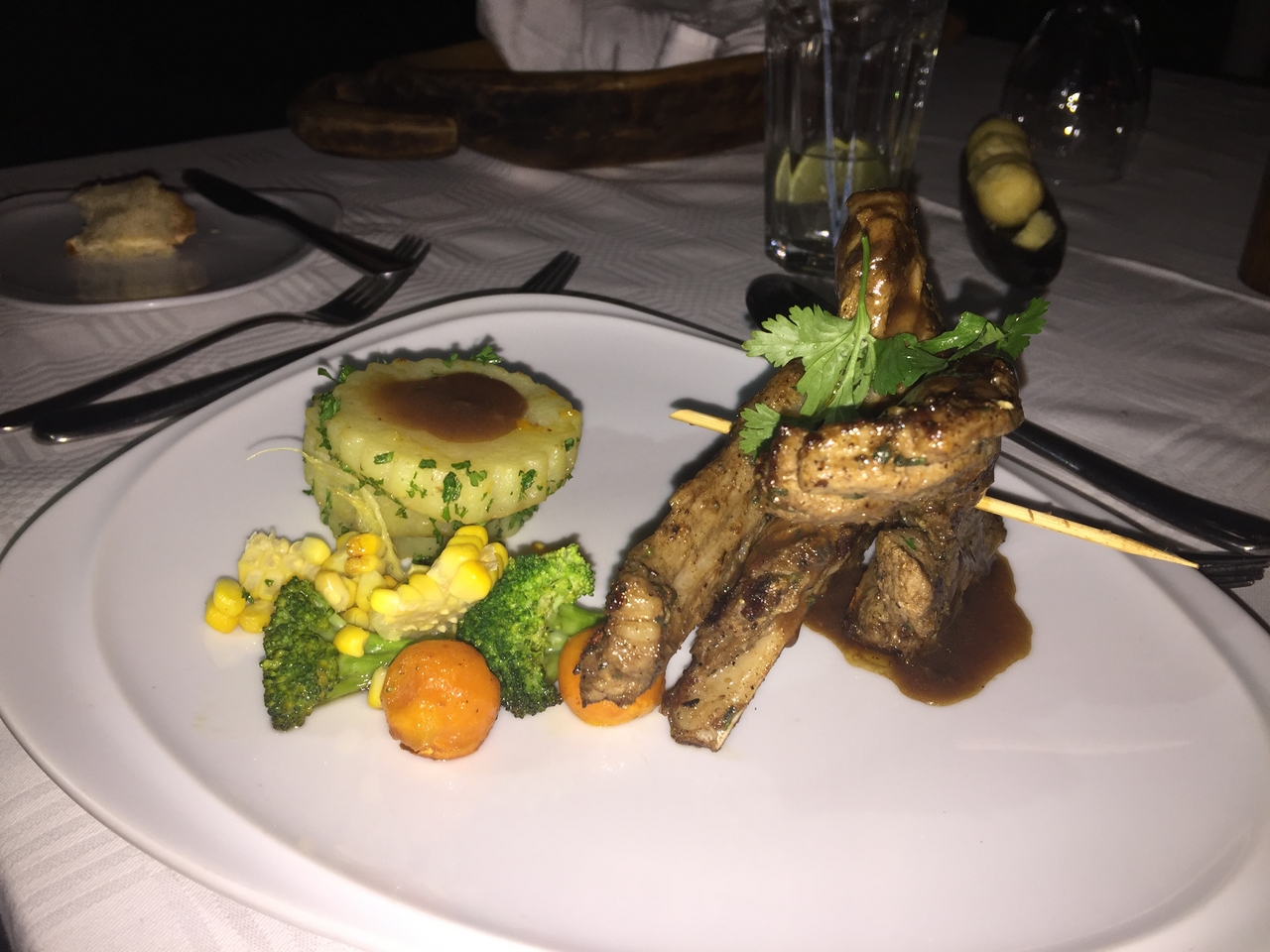 [32760] 2016_07_03_19_31_49_Africa_iPhone_6_Plus_IMG_4977_00326.jpg