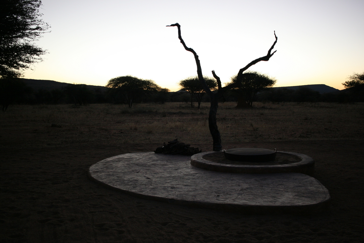 [475] 2016_06_22_01_27_44_Africa_Canon_EOS_30D_IMG_1744_00012.jpg