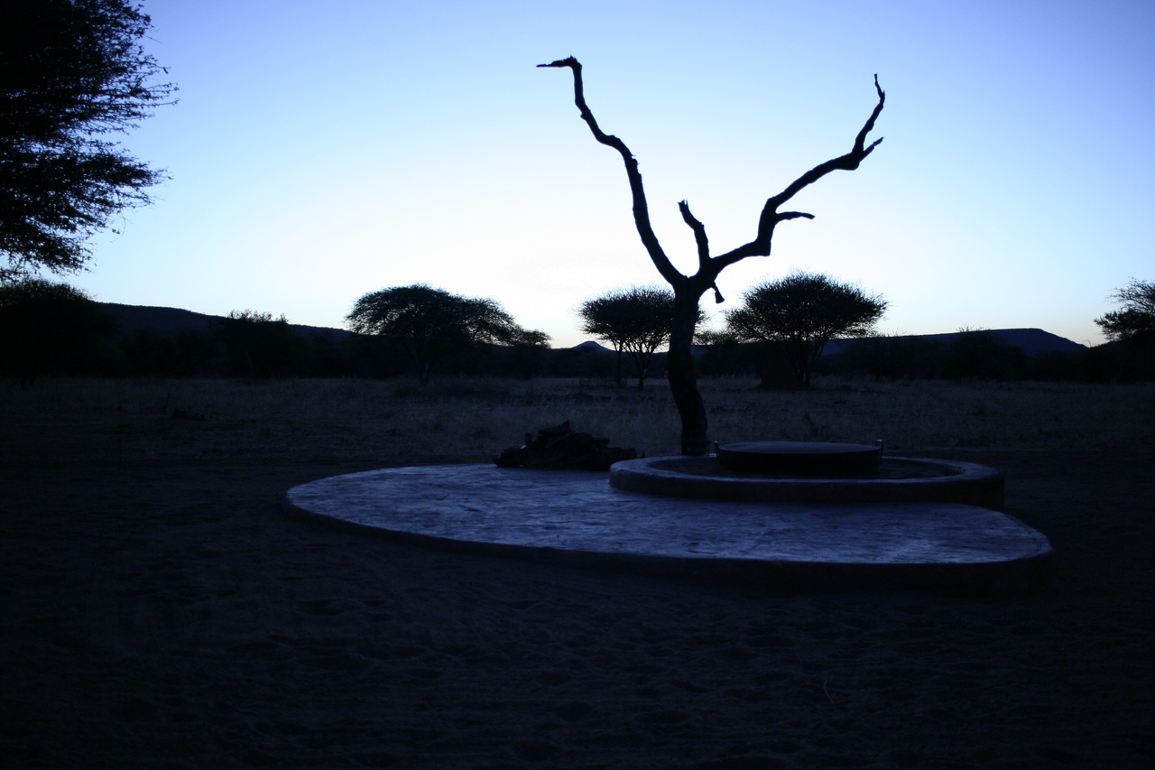 [478] 2016_06_22_01_28_15_Africa_Canon_EOS_30D_IMG_1745_00192.jpg