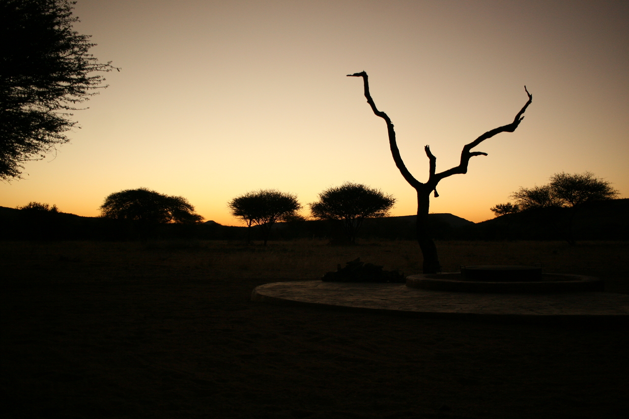 [482] 2016_06_22_01_28_54_Africa_Canon_EOS_30D_IMG_1747_00194.jpg