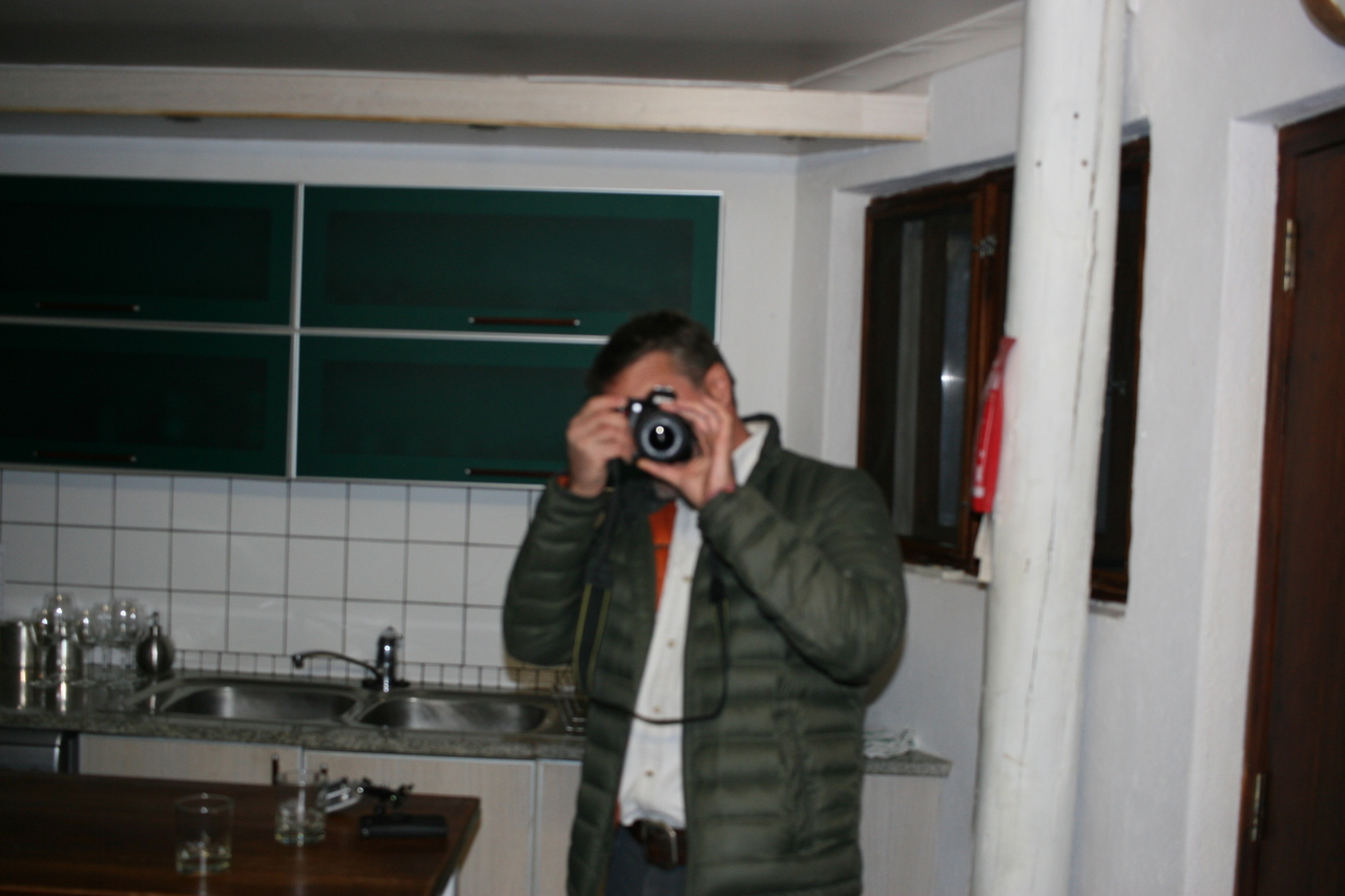 [3744] 2016_06_22_17_55_15_Africa_Canon_EOS_30D_IMG_1825_00090.jpg