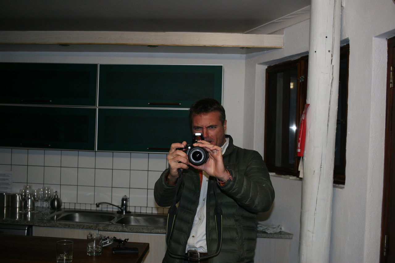 [3746] 2016_06_22_17_55_42_Africa_Canon_EOS_30D_IMG_1826_00091.jpg