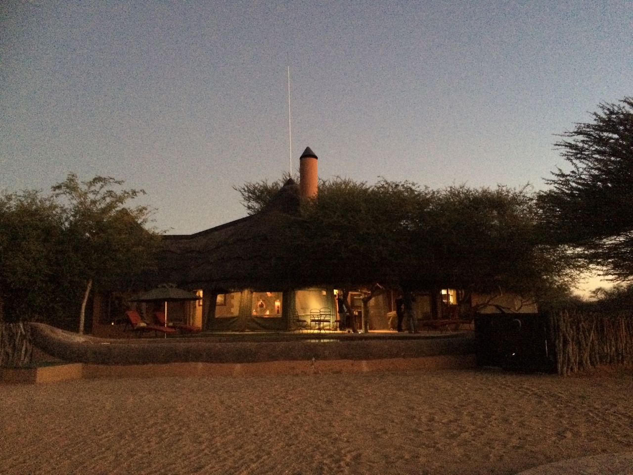 [446] 2016_06_22_01_06_21_Africa_iPhone_5s_IMG_8040_05740.jpg