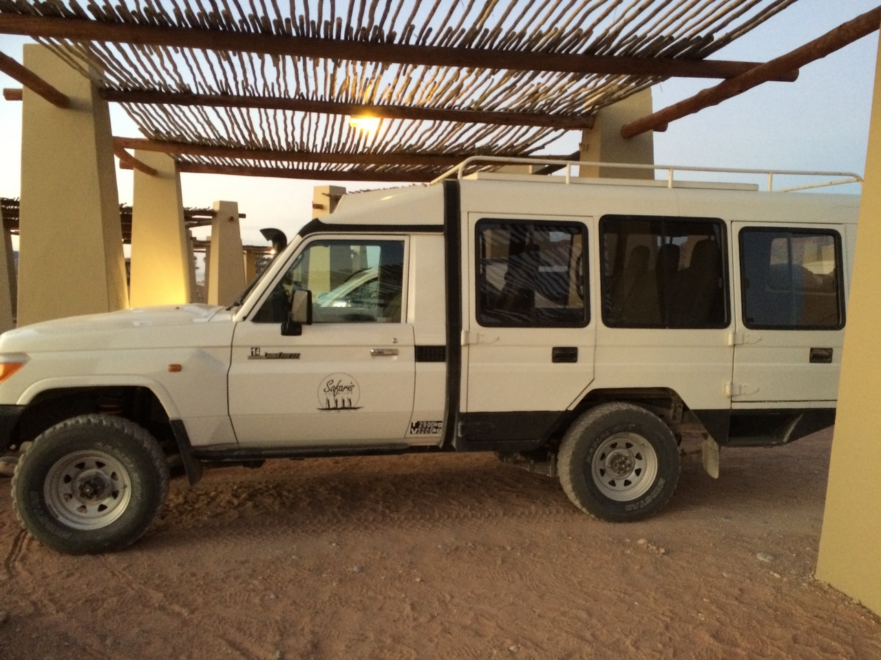 [14577] 2016_06_25_01_25_56_Africa_iPhone_5s_IMG__00503.jpg