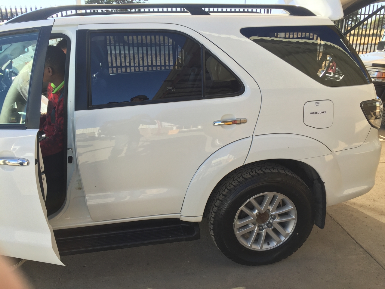 [298] 2016_06_21_14_33_24_Africa_iPhone_6_IMG_7527_02468.jpg