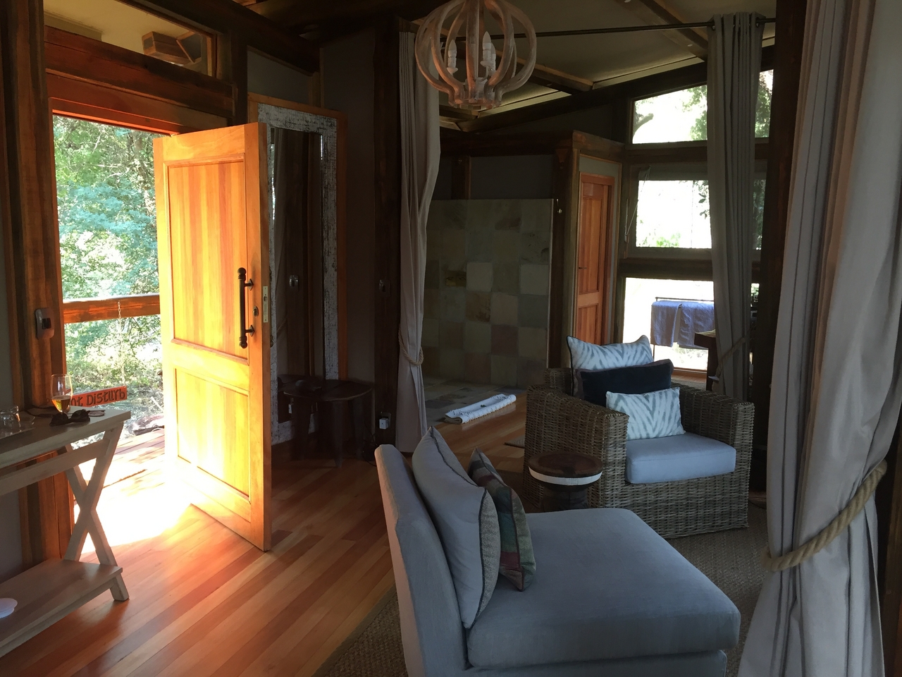 [27045] 2016_07_01_13_57_29_Africa_iPhone_6_IMG_8647_03505.jpg