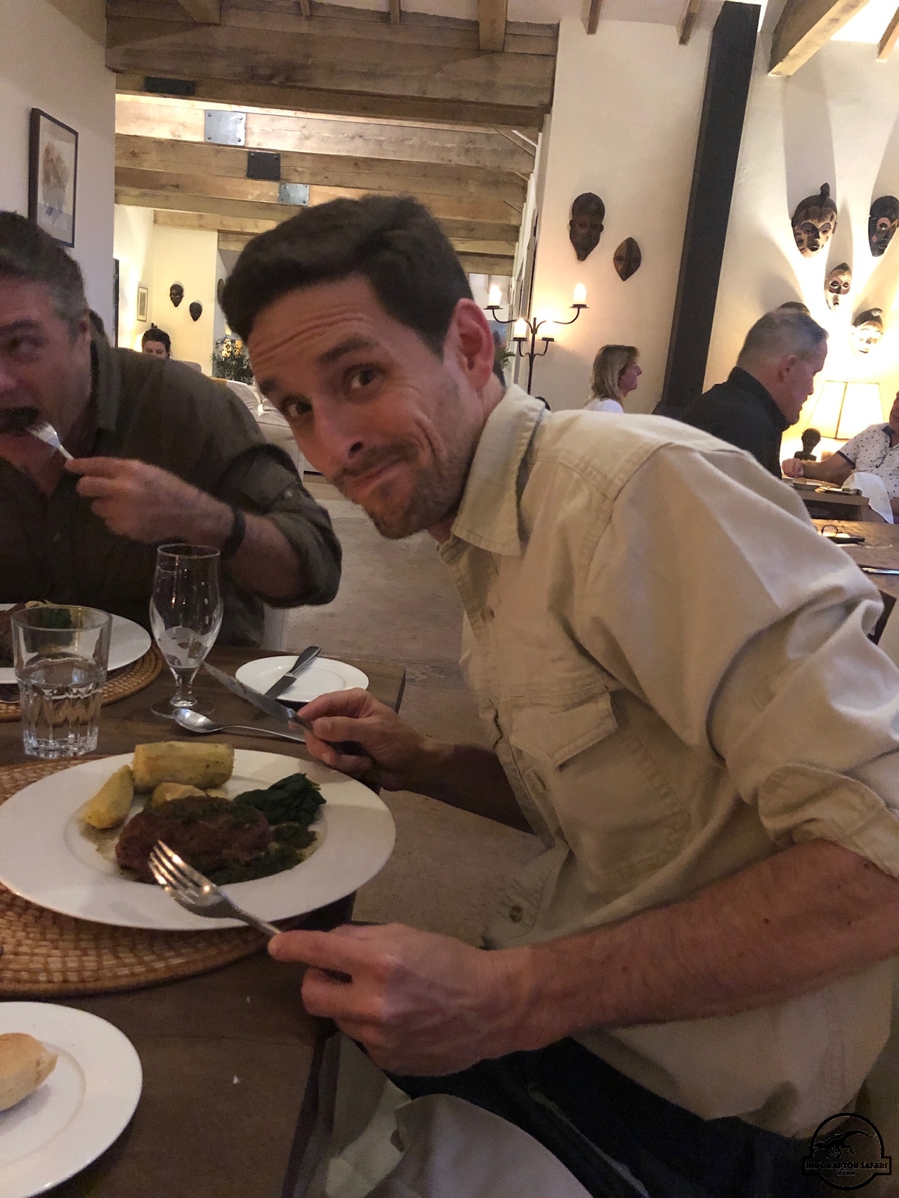 [828] 2019_06_26_19_04_20_Africa_iPhone_X_IMG__00306.jpg